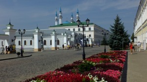 The Kul Sharif Mosque sits behind 18th century European buildings in the Kazan Kremlin